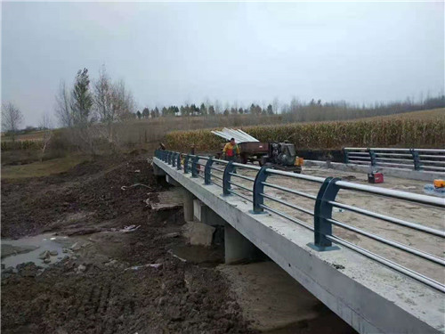 贵港生产不锈钢河道护栏安装简便