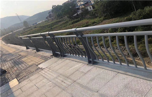 盘锦内衬不锈钢复合钢管质量保证桥梁护栏
