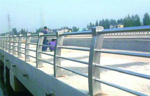 不锈钢护栏河桥铁艺栏杆展翼打造行业品质