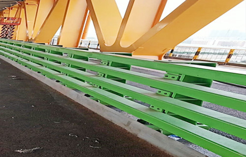 不锈钢复合管护栏河桥铁艺栏杆展翼本地厂家